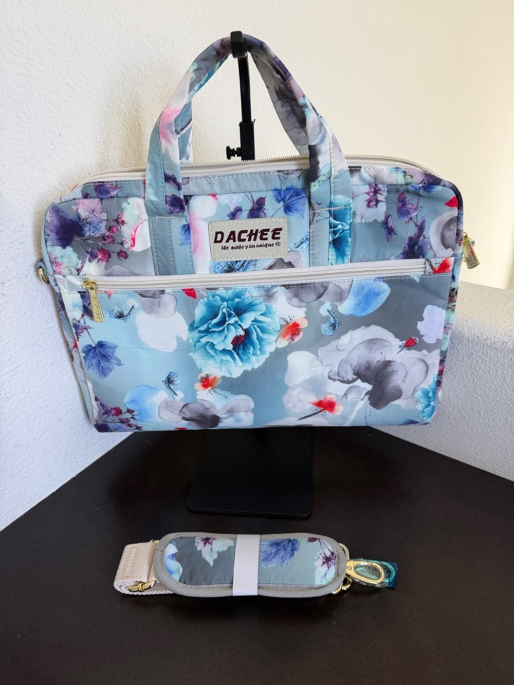 NWT Dachee Blue Floral Laptop Bag & Shoulder Strap Fits Over Carry On Bag.